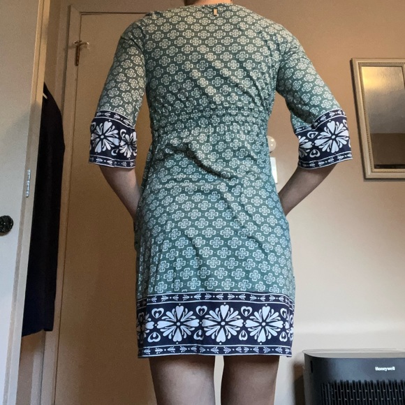 Roots brand spring/summer dress with pattern including pockets - Picture 3 of 4